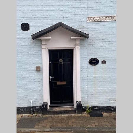 City Centre Entire Studio Apartment Chichester Extérieur photo