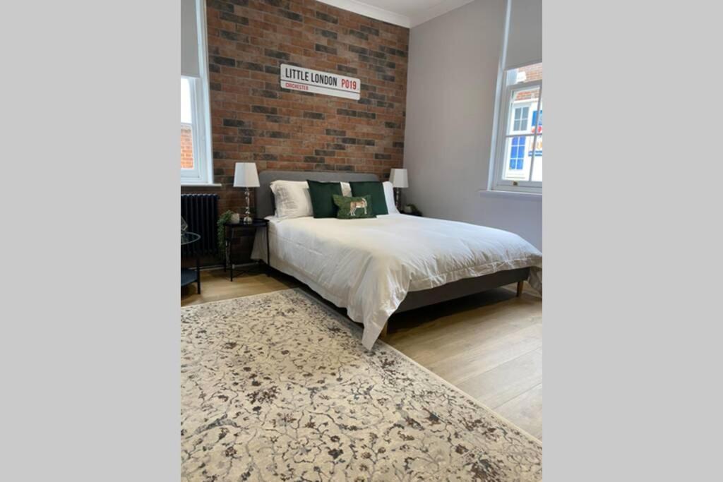 City Centre Entire Studio Apartment Chichester Extérieur photo