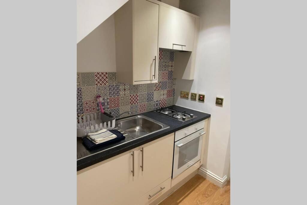 City Centre Entire Studio Apartment Chichester Extérieur photo